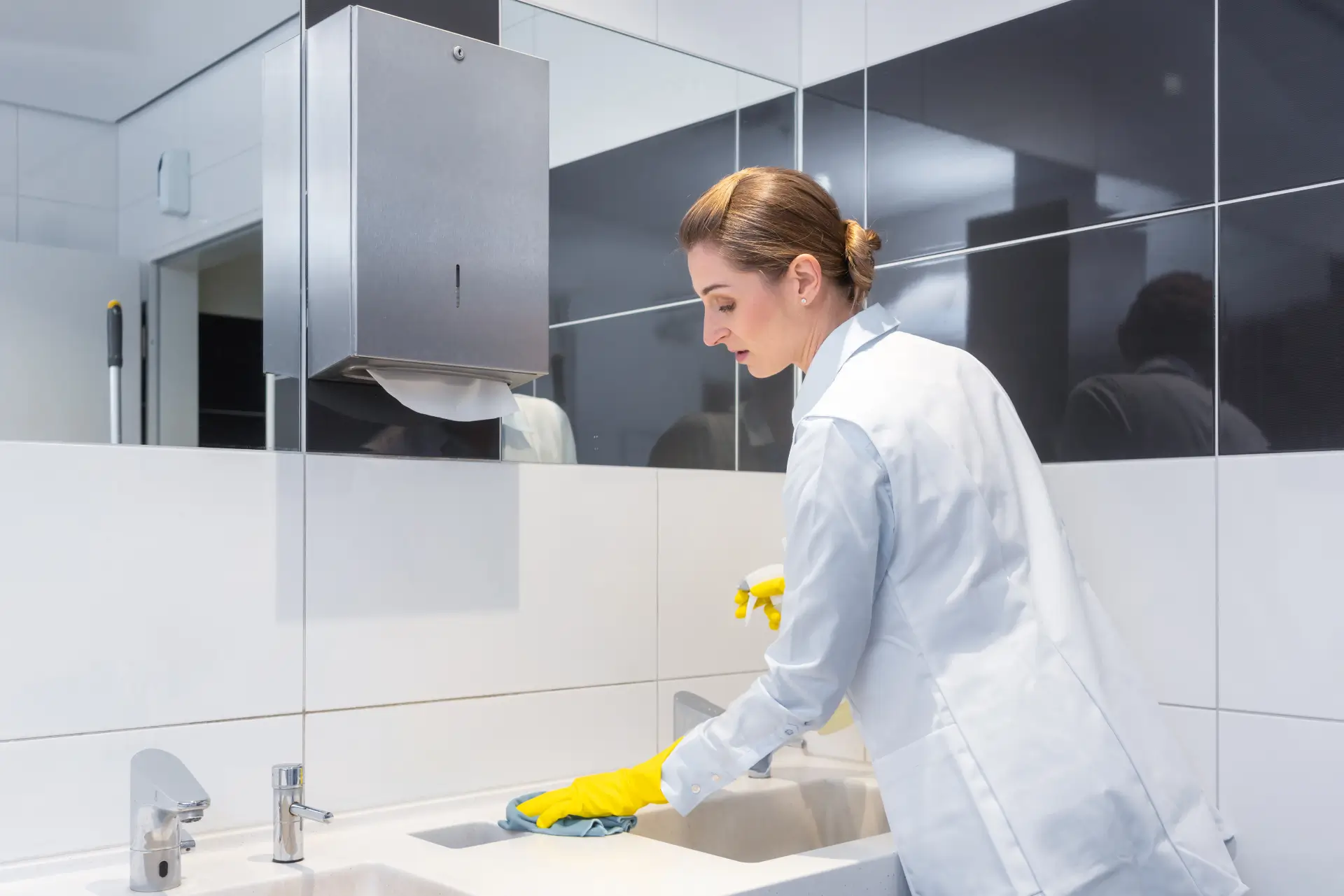 Let the Experts Clean Your Commercial Property